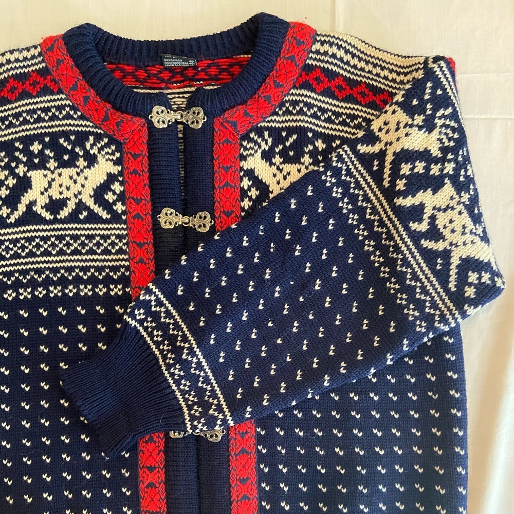 Vintage women’s Norwegian wool cardigan sweater.